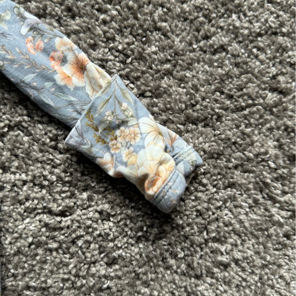 Gigi & Max newborn gown + topknot - Picture 5 of 5